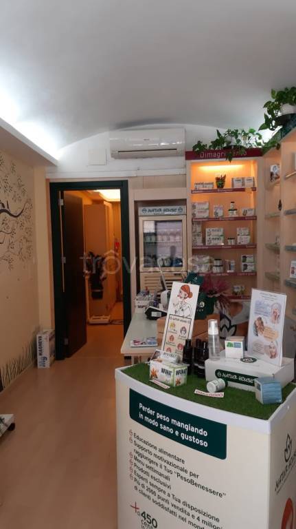 negozio in vendita a Reggio nell'Emilia in zona Città Storica
