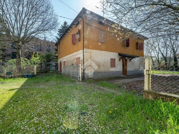 casa indipendente in vendita a Reggio nell'Emilia in zona Corticella