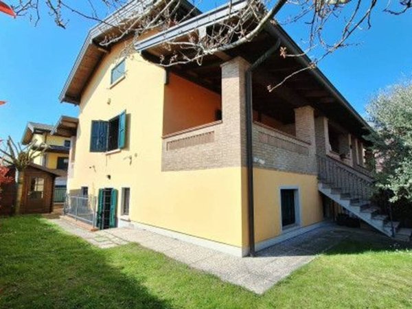 casa indipendente in vendita a Reggio nell'Emilia in zona Città Storica