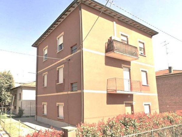 casa indipendente in vendita a Reggio nell'Emilia in zona Città Storica