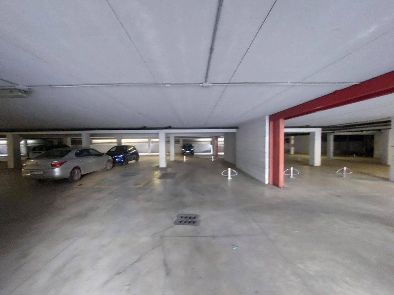 negozio in vendita a Reggio nell'Emilia in zona Tribunale