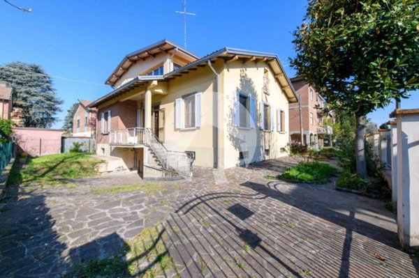 casa indipendente in vendita a Reggio nell'Emilia in zona Città Storica