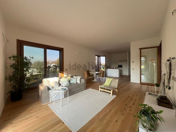 casa indipendente in vendita a Reggio nell'Emilia in zona Rivalta