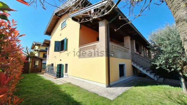 casa indipendente in vendita a Reggio nell'Emilia in zona Buco del Signore