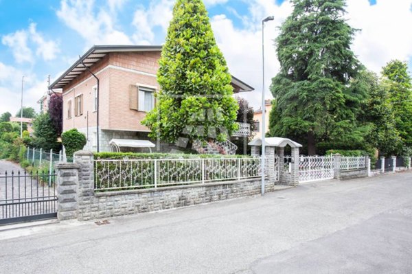 casa indipendente in vendita a Reggio nell'Emilia