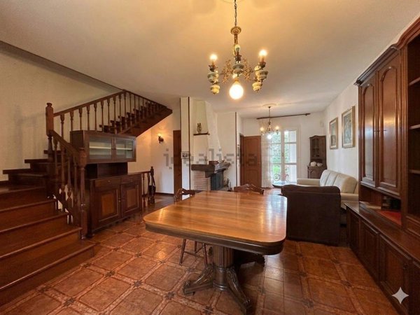 casa indipendente in vendita a Reggio nell'Emilia in zona Rivalta