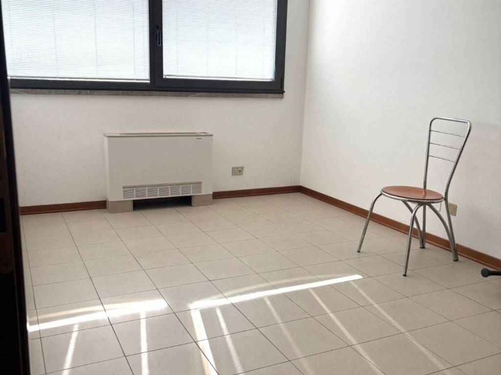 ufficio in vendita a Reggio nell'Emilia in zona San Maurizio