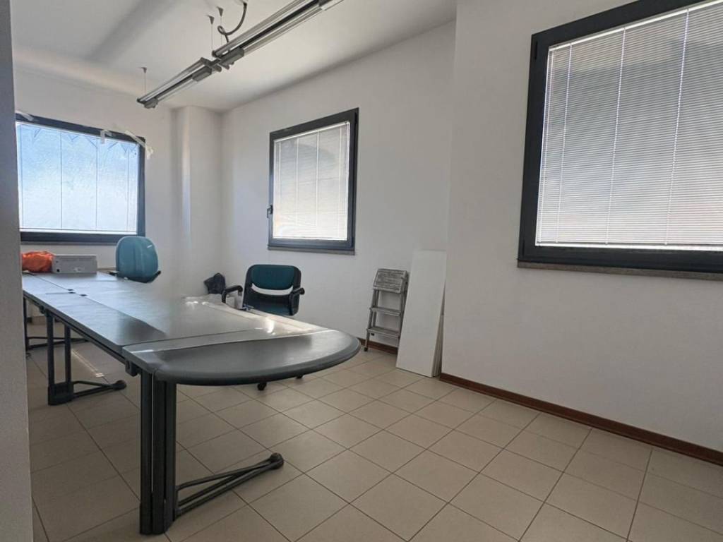 ufficio in vendita a Reggio nell'Emilia in zona San Maurizio