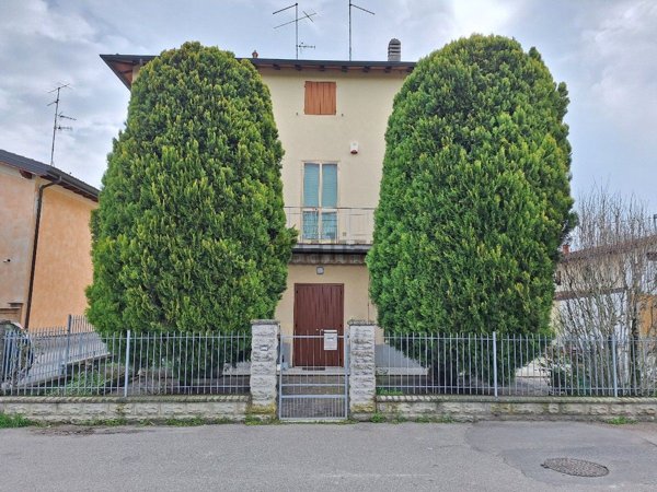 casa indipendente in vendita a Reggio nell'Emilia in zona Villaggio Foscato