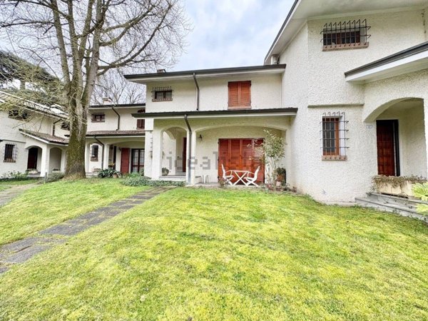 casa indipendente in vendita a Reggio nell'Emilia in zona Belvedere