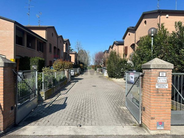 casa indipendente in vendita a Reggio nell'Emilia in zona Roncocesi