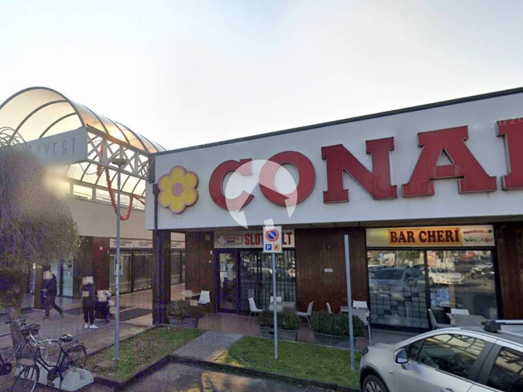 negozio in vendita a Reggio nell'Emilia in zona Pieve Modolena
