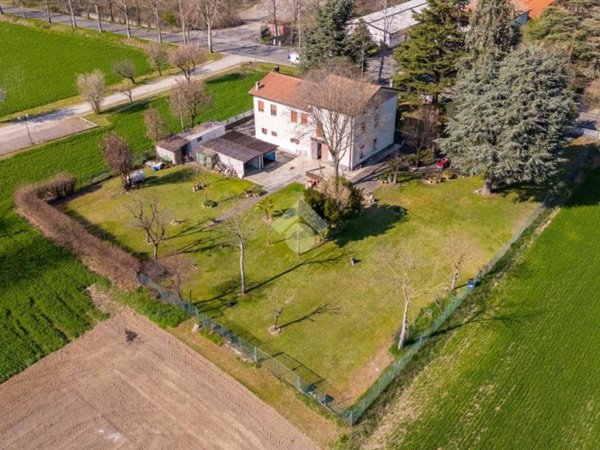 casa indipendente in vendita a Reggio nell'Emilia in zona Rivalta