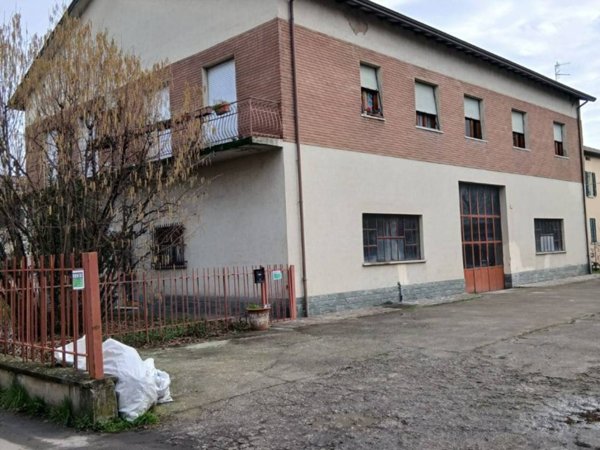 casa indipendente in vendita a Reggio nell'Emilia in zona Città Storica