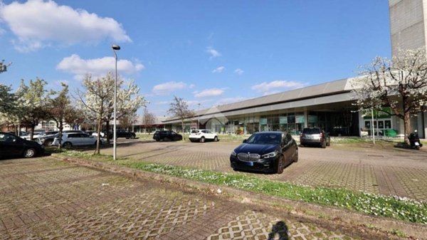 negozio in vendita a Reggio nell'Emilia in zona Carrozzone