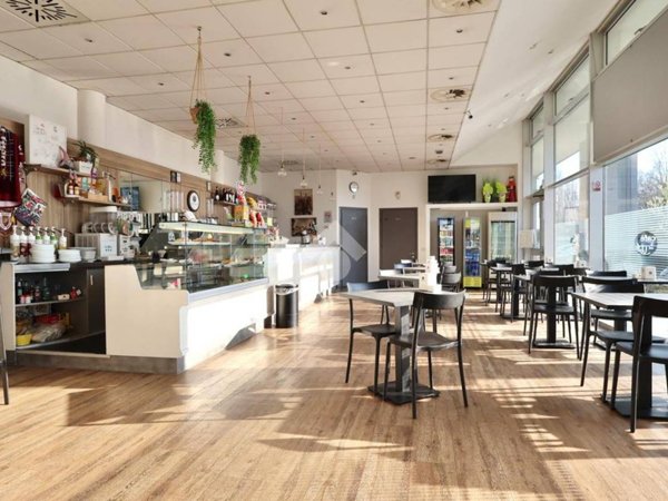 negozio in vendita a Reggio nell'Emilia in zona Carrozzone