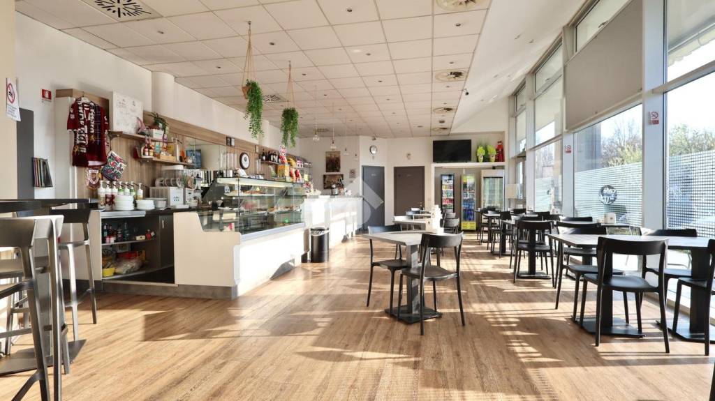 negozio in vendita a Reggio nell'Emilia in zona Pieve Modolena