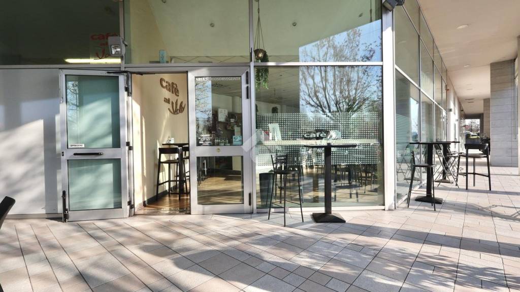 negozio in vendita a Reggio nell'Emilia in zona Pieve Modolena