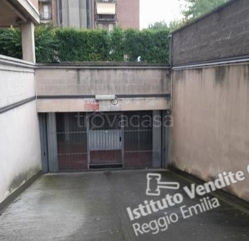 appartamento in vendita a Reggio nell'Emilia in zona Carrozzone