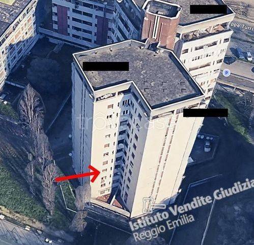 appartamento in vendita a Reggio nell'Emilia in zona Tribunale