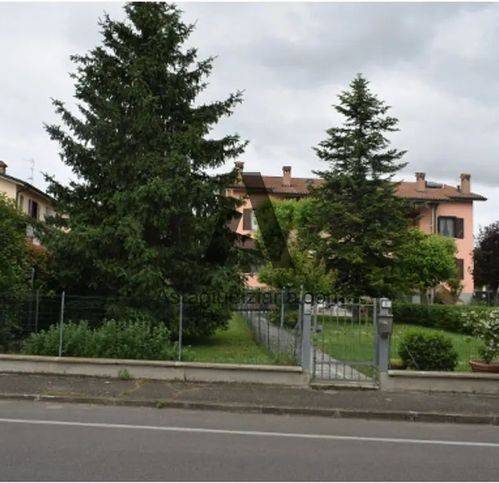 casa indipendente in vendita a Reggio nell'Emilia in zona Tribunale