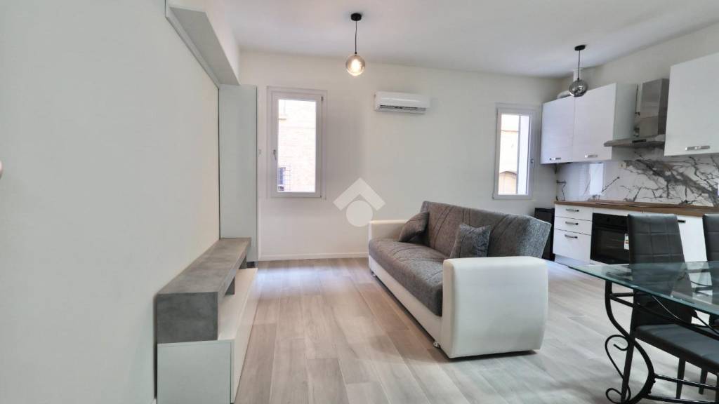 appartamento in vendita a Reggio nell'Emilia in zona Città Storica