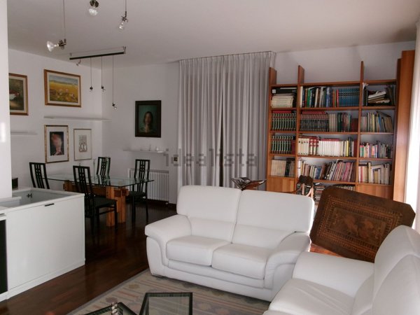 casa indipendente in vendita a Reggio nell'Emilia in zona San Prospero Strinati