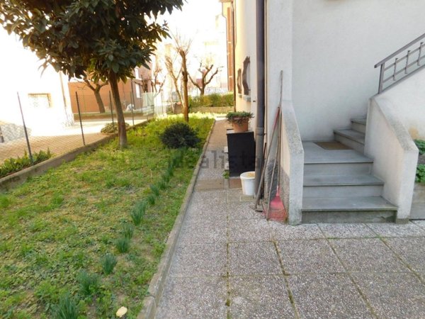 casa indipendente in vendita a Reggio nell'Emilia in zona Regina Pacis