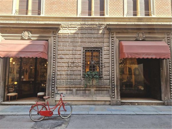 ufficio in vendita a Reggio nell'Emilia in zona Città Storica