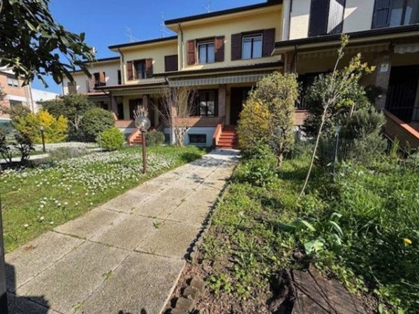 casa indipendente in vendita a Reggio nell'Emilia in zona Rivalta