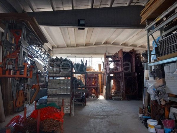 locale commerciale in vendita a Reggio nell'Emilia in zona Cadè / Gaida