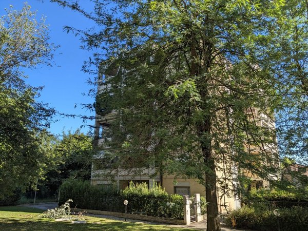 appartamento in vendita a Reggio nell'Emilia in zona Città Storica