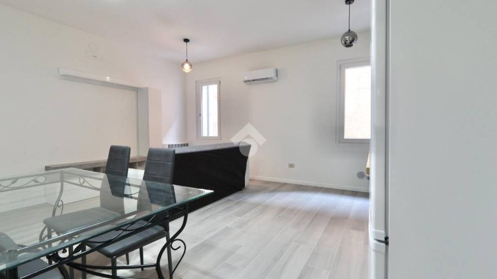 appartamento in vendita a Reggio nell'Emilia in zona Città Storica