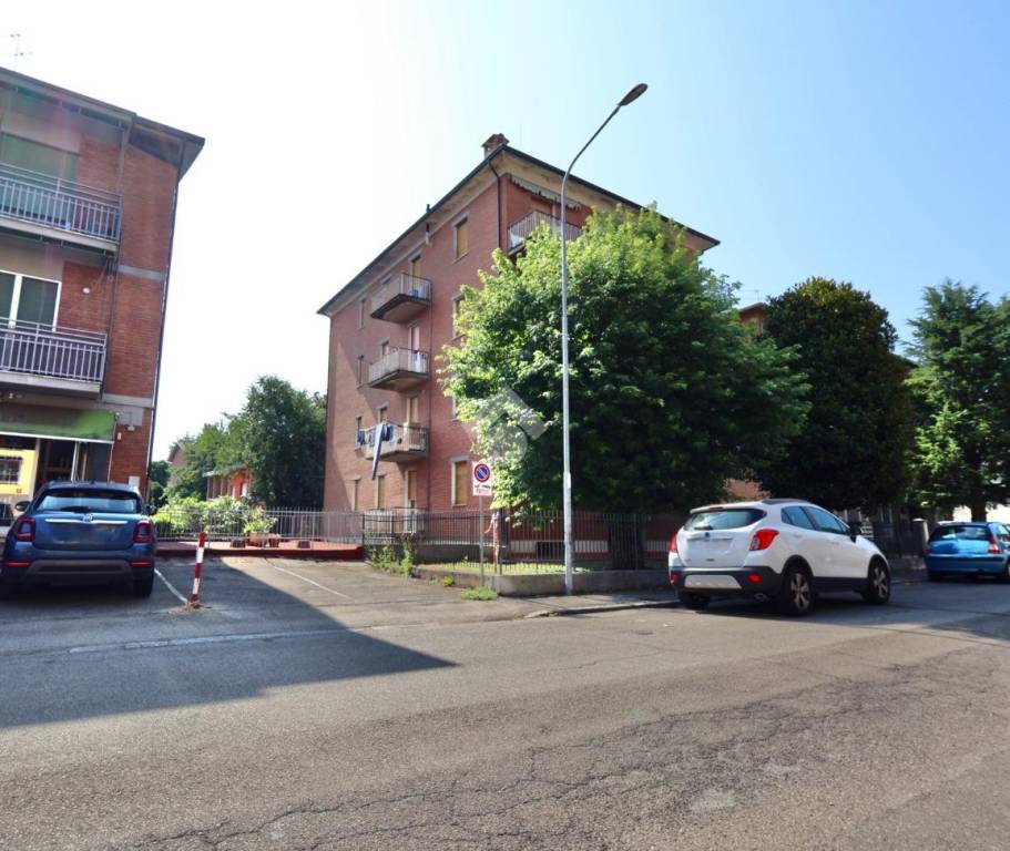 appartamento in vendita a Reggio nell'Emilia in zona Orologio
