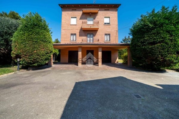 casa indipendente in vendita a Reggio nell'Emilia in zona Pieve Modolena