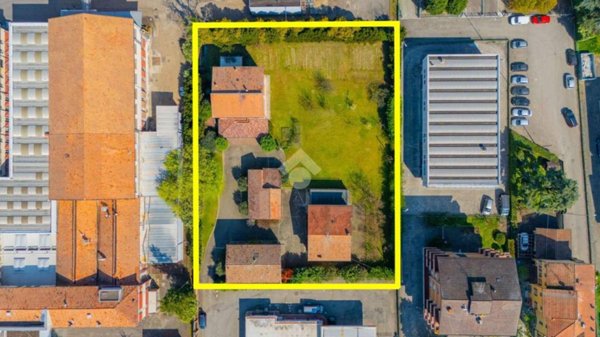 casa indipendente in vendita a Reggio nell'Emilia in zona Carrozzone