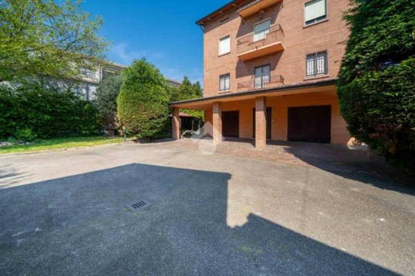casa indipendente in vendita a Reggio nell'Emilia in zona Carrozzone