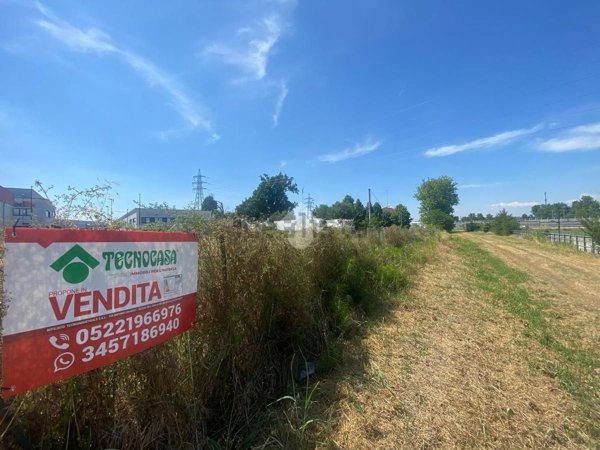 terreno edificabile in vendita a Reggio nell'Emilia