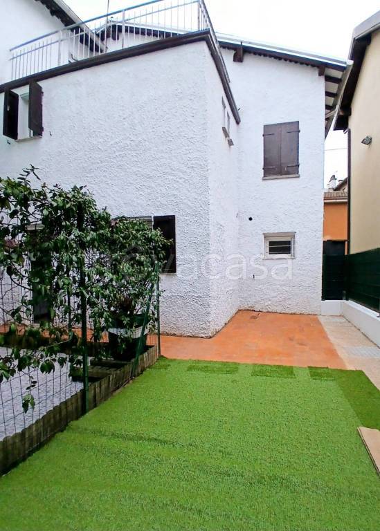 casa indipendente in vendita a Reggio nell'Emilia in zona Baragalla