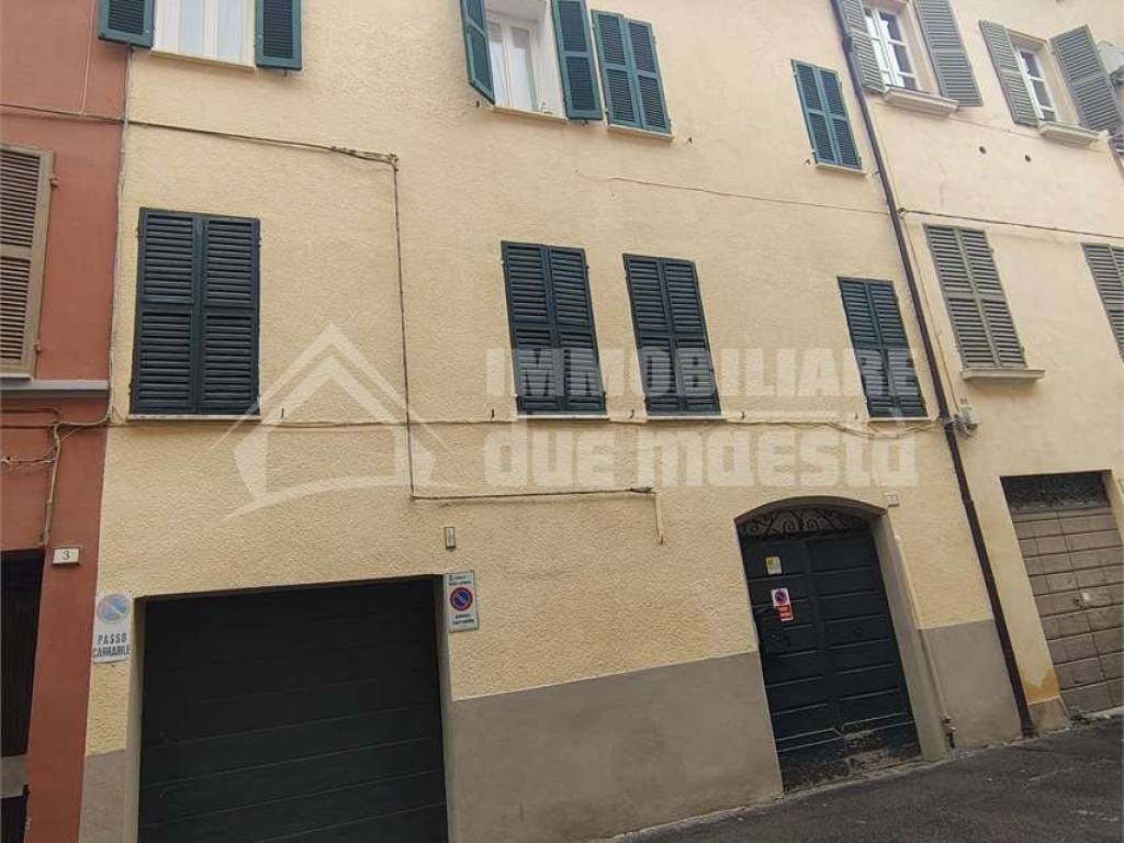 appartamento in vendita a Reggio nell'Emilia in zona Città Storica