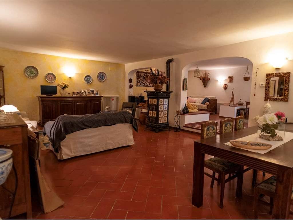 casa indipendente in vendita a Reggio nell'Emilia in zona Villa Bagno