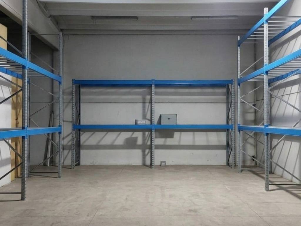 locale commerciale in vendita a Reggio nell'Emilia