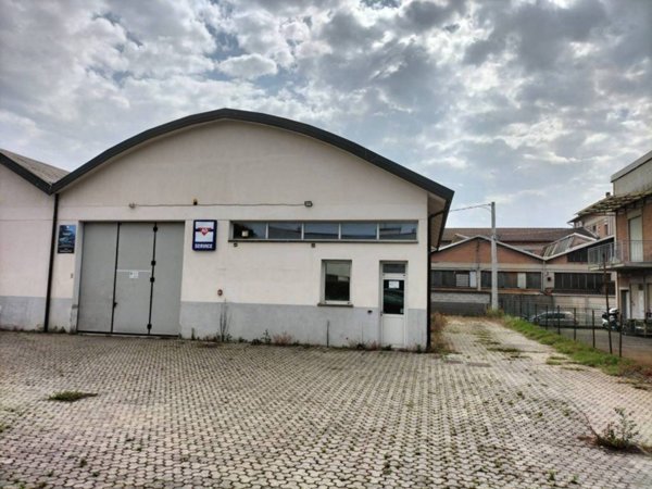 locale commerciale in vendita a Reggio nell'Emilia