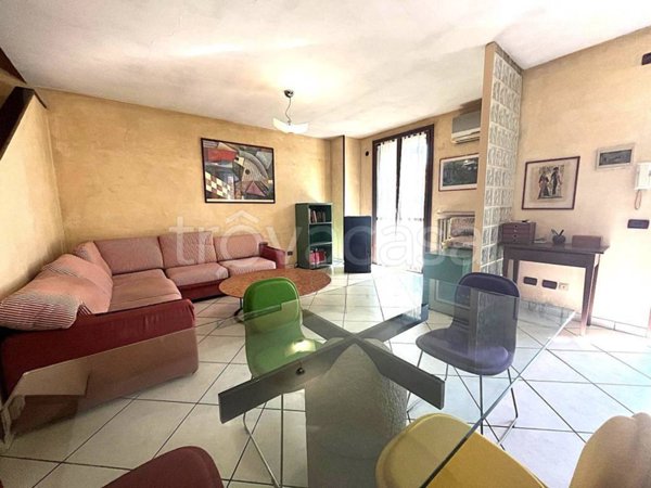 casa indipendente in vendita a Reggio nell'Emilia in zona Regina Pacis