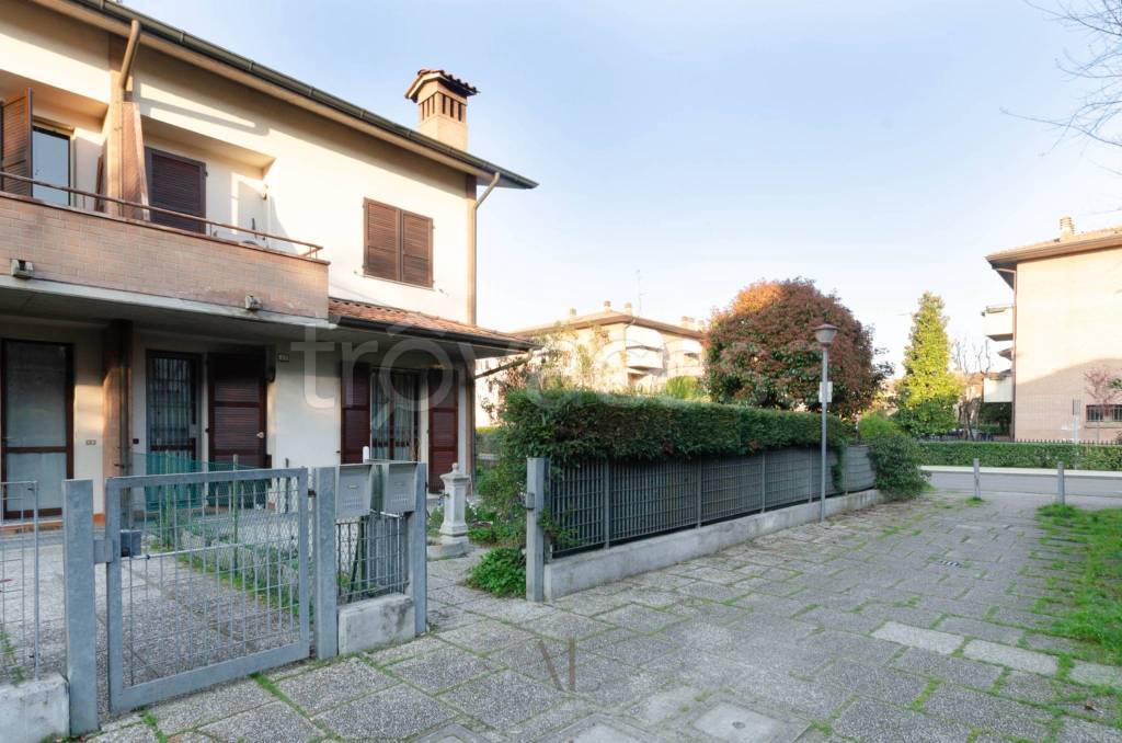 casa indipendente a Reggio nell'Emilia in zona Compagnoni / Migliolungo