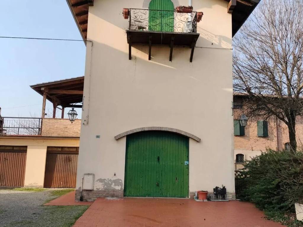 casa indipendente in vendita a Reggio nell'Emilia