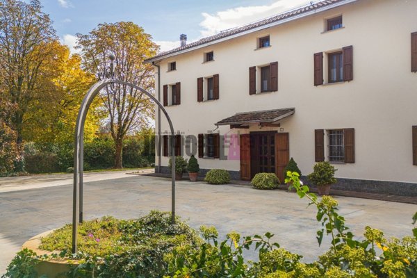 casa indipendente in vendita a Reggio nell'Emilia in zona Gavassa