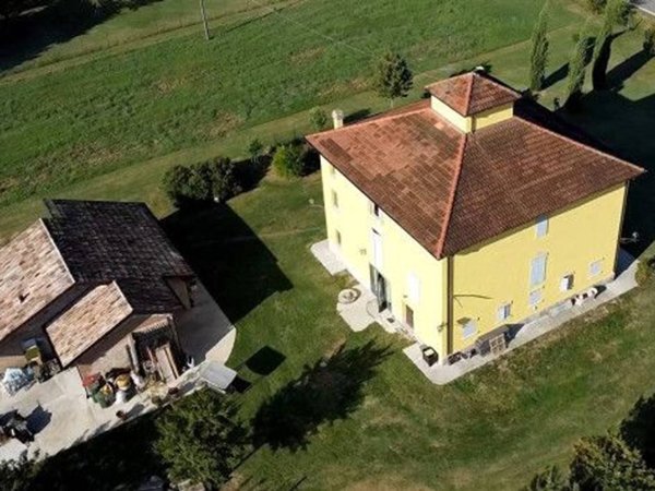 casa indipendente in vendita a Reggio nell'Emilia in zona Sesso