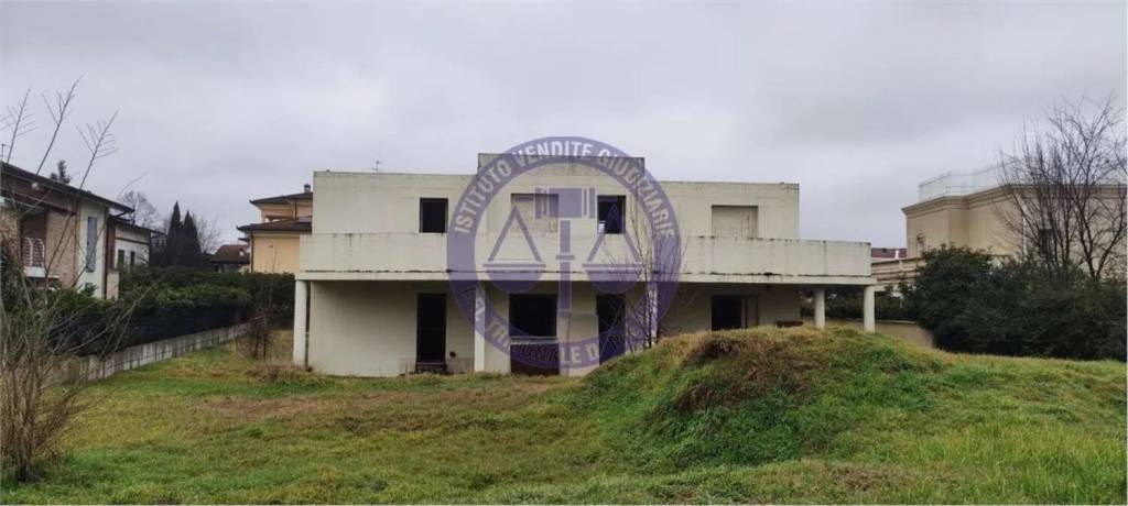 casa indipendente in vendita a Reggio nell'Emilia in zona Tribunale