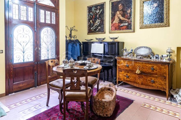 casa indipendente in vendita a Reggio nell'Emilia in zona Città Storica